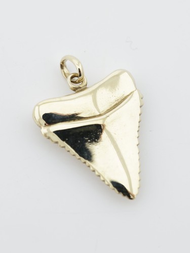Collana con ciondolo dente - , di